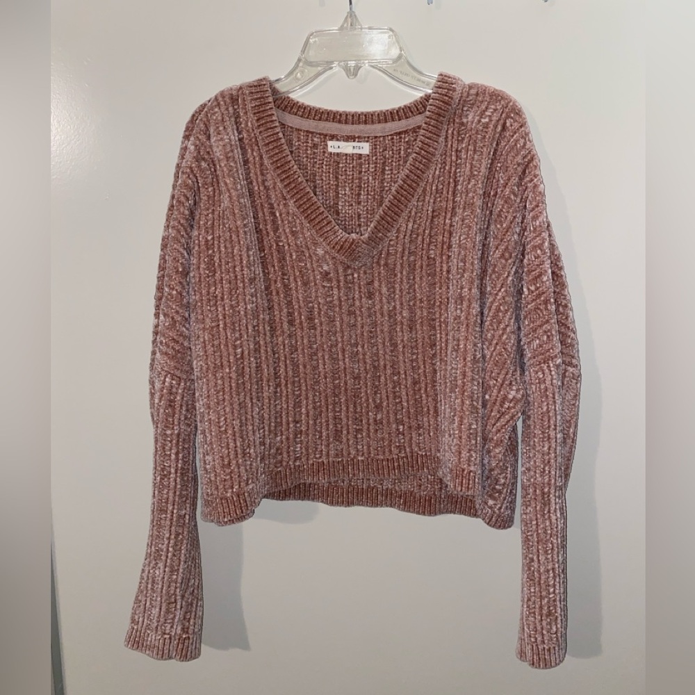 La Hearts V-Neck Chenille Sweater - Mauve